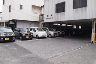 岩田吉助商店駐車場
